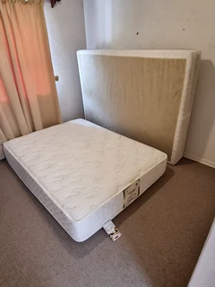 Simmons Bed /  Queen size, Extra Length