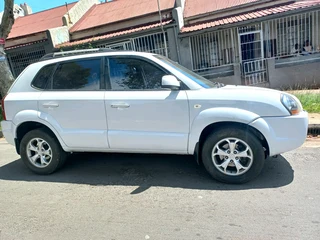 2010 Hyundai Tucson 2.0 Manual Transmission In Excellent Condition With Leather Seats