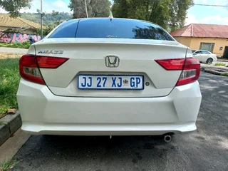 2019 HONDA AMAZE 1.2 AUTOMATIC TRANSMISSION IN EXCELLENT CONDITION WITH LEATHER SEATS