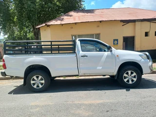 2011 Toyota Hilux Single Cab 2.5 D4d 4x2 Hi Rider Manual Transmission In Excellent Condition