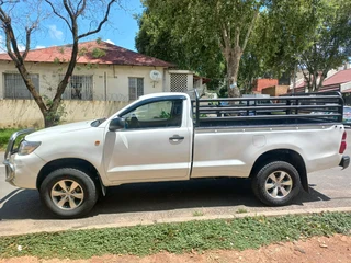 2011 TOYOTA HILUX SINGLE CAB 2.5 D4D 4X2 HI RIDER MANUAL TRANSMISSION IN EXCELLENT CONDITION