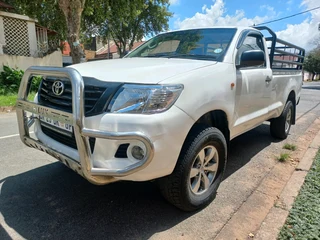2011 TOYOTA HILUX SINGLE CAB 2.5 D4D 4X2 HI RIDER MANUAL TRANSMISSION IN EXCELLENT CONDITION