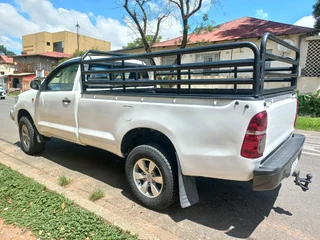 2011 TOYOTA HILUX SINGLE CAB 2.5 D4D 4X2 HI RIDER MANUAL TRANSMISSION IN EXCELLENT CONDITION