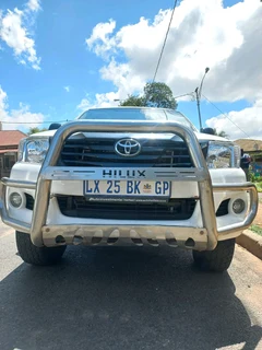 2011 TOYOTA HILUX SINGLE CAB 2.5 D4D 4X2 HI RIDER MANUAL TRANSMISSION IN EXCELLENT CONDITION