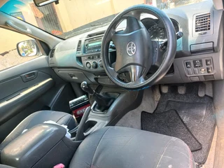 2011 TOYOTA HILUX SINGLE CAB 2.5 D4D 4X2 HI RIDER MANUAL TRANSMISSION IN EXCELLENT CONDITION