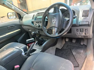 2011 TOYOTA HILUX SINGLE CAB 2.5 D4D 4X2 HI RIDER MANUAL TRANSMISSION IN EXCELLENT CONDITION
