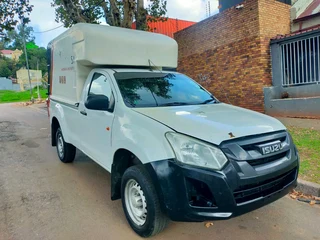 2017 ISUZU KB250 SINGLE CAB MANUAL TRANSMISSION WITH CANOPY AND FULL SERVICE HISTORY