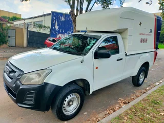 2017 ISUZU KB250 SINGLE CAB MANUAL TRANSMISSION WITH CANOPY AND FULL SERVICE HISTORY