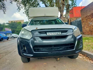 2017 ISUZU KB250 SINGLE CAB MANUAL TRANSMISSION WITH CANOPY AND FULL SERVICE HISTORY