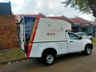 2017 ISUZU KB250 SINGLE CAB MANUAL TRANSMISSION WITH CANOPY AND FULL SERVICE HISTORY