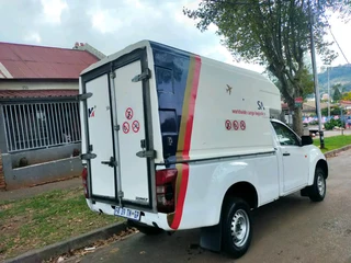 2017 ISUZU KB250 SINGLE CAB MANUAL TRANSMISSION WITH CANOPY AND FULL SERVICE HISTORY