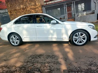 2014 Mercedes Benz C200 Automatic Transmission In Excellent Condition With Sun Roof