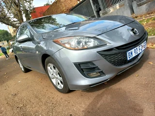 2012 MAZDA 3 MANUAL TRANSMISSION IN EXCELLENT CONDITION 1.6