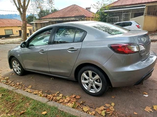 2012 MAZDA 3 MANUAL TRANSMISSION IN EXCELLENT CONDITION 1.6