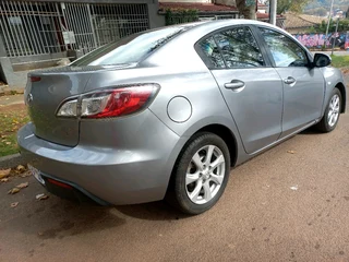 2012 MAZDA 3 MANUAL TRANSMISSION IN EXCELLENT CONDITION 1.6