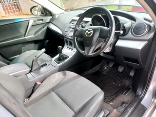 2012 MAZDA 3 MANUAL TRANSMISSION IN EXCELLENT CONDITION 1.6