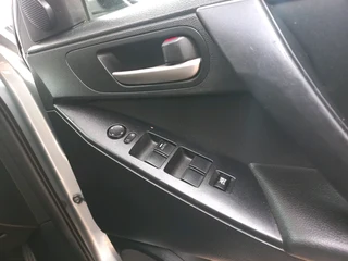 2012 MAZDA 3 MANUAL TRANSMISSION IN EXCELLENT CONDITION 1.6