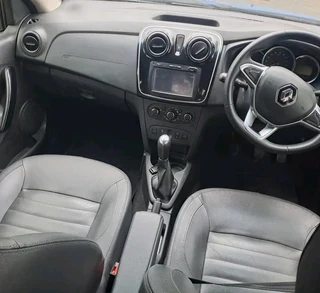 2019 RENAULT SANDERO PLUS 900T MANUAL TRANSMISSION  WITH SERVICE BOOK AND SPARE KEYS