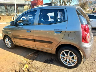 2011 KIA PICANTO 1.0 MANUAL TRANSMISSION IN EXCELLENT CONDITION