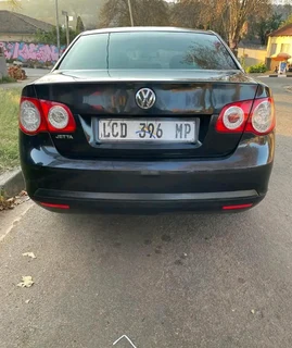 2010 VOLKSWAGEN JETTA 5 MANUAL TRANSMISSION IN EXCELLENT CONDITION