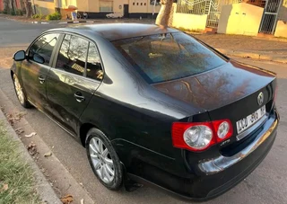 2010 VOLKSWAGEN JETTA 5 MANUAL TRANSMISSION IN EXCELLENT CONDITION