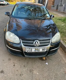 2010 VOLKSWAGEN JETTA 5 MANUAL TRANSMISSION IN EXCELLENT CONDITION