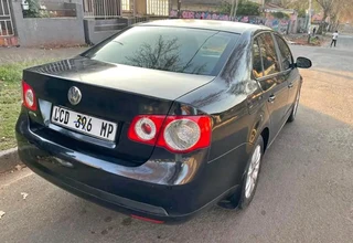 2010 VOLKSWAGEN JETTA 5 MANUAL TRANSMISSION IN EXCELLENT CONDITION