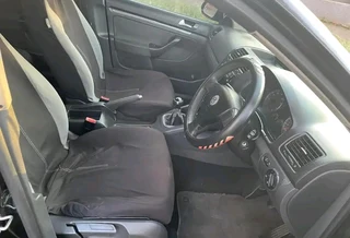 2010 VOLKSWAGEN JETTA 5 MANUAL TRANSMISSION IN EXCELLENT CONDITION