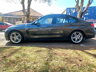 2015 BMW 320D F30 AUTOMATIC TRANSMISSION WITH SUN ROOF AND REVERSE SENSORS