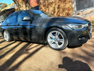 2015 BMW 320D F30 AUTOMATIC TRANSMISSION WITH SUN ROOF AND REVERSE SENSORS
