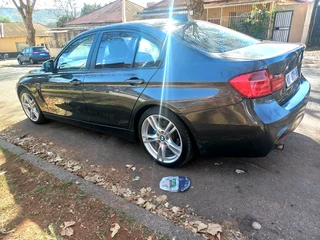 2015 BMW 320D F30 AUTOMATIC TRANSMISSION WITH SUN ROOF AND REVERSE SENSORS