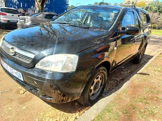 2010 CHEVROLET CORSA UTILITY BAKKIE 1.4 WITH CANOPY IN EXCELLENT CONDITION