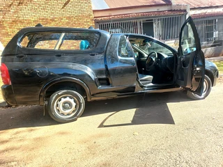 2010 CHEVROLET CORSA UTILITY BAKKIE 1.4 WITH CANOPY IN EXCELLENT CONDITION