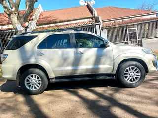 2014 Toyota Fortuner 3.0 D4d 4x2 Automatic Transmission With Service Book