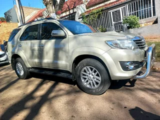 2014 TOYOTA FORTUNER 3.0 D4D 4X2 AUTOMATIC TRANSMISSION WITH SERVICE BOOK