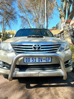 2014 TOYOTA FORTUNER 3.0 D4D 4X2 AUTOMATIC TRANSMISSION WITH SERVICE BOOK