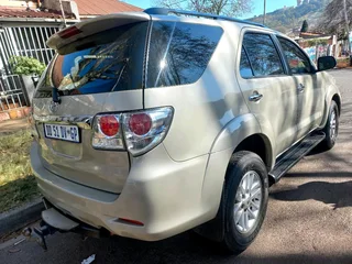 2014 TOYOTA FORTUNER 3.0 D4D 4X2 AUTOMATIC TRANSMISSION WITH SERVICE BOOK