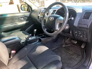 2014 TOYOTA FORTUNER 3.0 D4D 4X2 AUTOMATIC TRANSMISSION WITH SERVICE BOOK