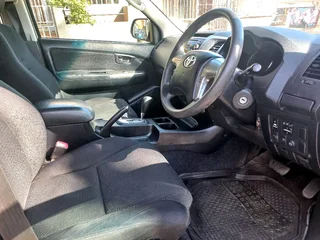 2014 TOYOTA FORTUNER 3.0 D4D 4X2 AUTOMATIC TRANSMISSION WITH SERVICE BOOK