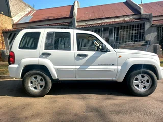 2003 JEEP CHEROKEE 2.7 PETROL 4X4 AUTOMATIC TRANSMISSION WITH LEATHER SEATS AND SPARE KEYS
