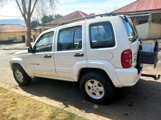2003 JEEP CHEROKEE 2.7 PETROL 4X4 AUTOMATIC TRANSMISSION WITH LEATHER SEATS AND SPARE KEYS