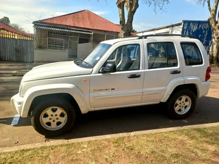 2003 JEEP CHEROKEE 2.7 PETROL 4X4 AUTOMATIC TRANSMISSION WITH LEATHER SEATS AND SPARE KEYS