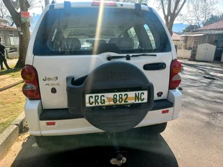 2003 JEEP CHEROKEE 2.7 PETROL 4X4 AUTOMATIC TRANSMISSION WITH LEATHER SEATS AND SPARE KEYS