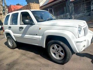 2003 JEEP CHEROKEE 2.7 PETROL 4X4 AUTOMATIC TRANSMISSION WITH LEATHER SEATS AND SPARE KEYS