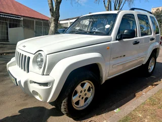 2003 JEEP CHEROKEE 2.7 PETROL 4X4 AUTOMATIC TRANSMISSION WITH LEATHER SEATS AND SPARE KEYS