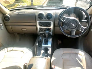 2003 JEEP CHEROKEE 2.7 PETROL 4X4 AUTOMATIC TRANSMISSION WITH LEATHER SEATS AND SPARE KEYS