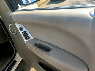 2003 JEEP CHEROKEE 2.7 PETROL 4X4 AUTOMATIC TRANSMISSION WITH LEATHER SEATS AND SPARE KEYS