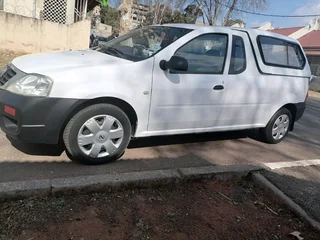 2015 Nissan Np200 Bakkie 1.6 With Canopy (glass) In Excellent Condition