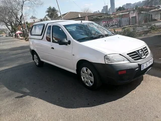 2015 NISSAN NP200 BAKKIE 1.6 WITH CANOPY (GLASS) IN EXCELLENT CONDITION
