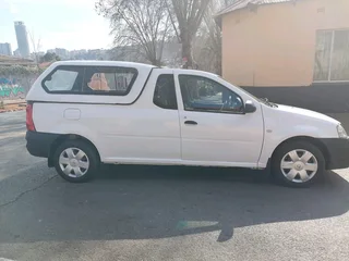 2015 NISSAN NP200 BAKKIE 1.6 WITH CANOPY (GLASS) IN EXCELLENT CONDITION